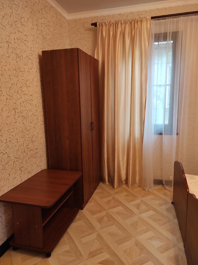 Гостевой Дом Лума Hotel Sukhumi Exterior photo